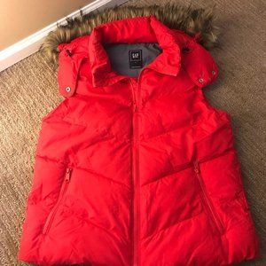Women’s puffer vest with detachable Faux fur hood).Red - size Large